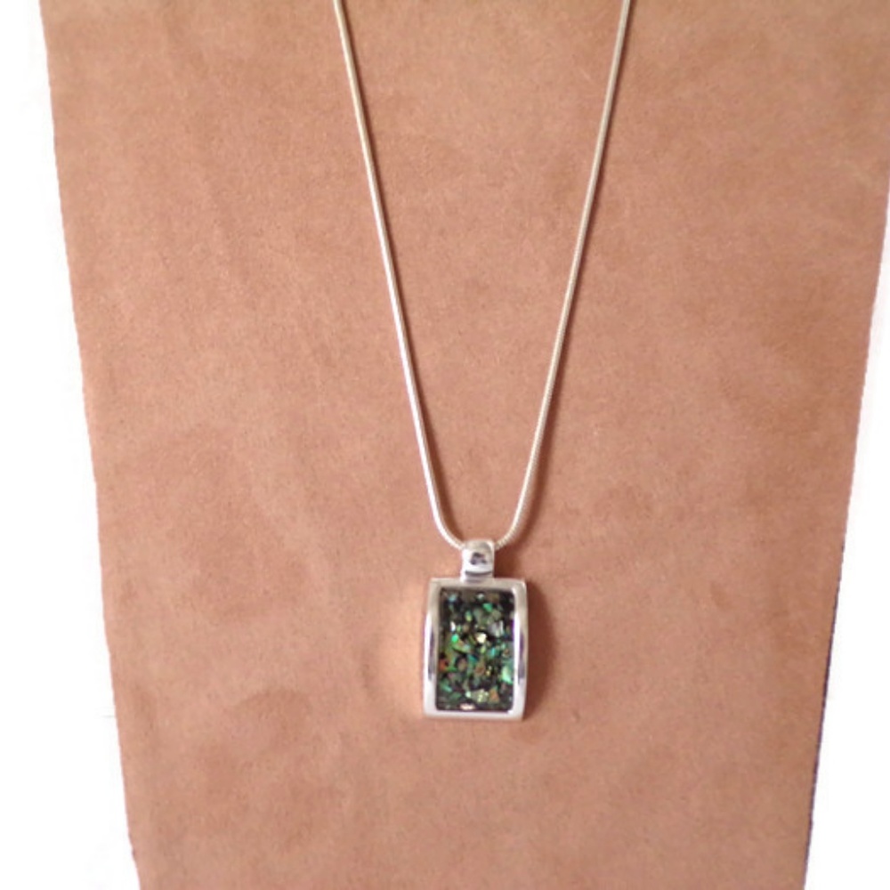 Necklace with Crushed Stone in Epoxy Pendant J888